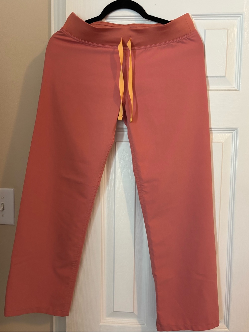 Figs Women’s Livingston Straight Leg Coral Scrub Pants